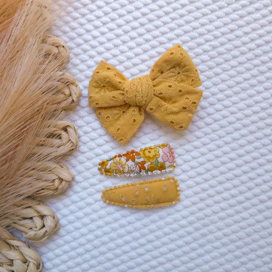 Mustard Bow & Clip Set